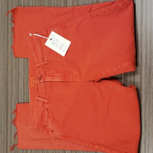 MOTHER The Insider Crop Step Fray in Chalk New Year's Red (25" waist) - Picture 3 of 11